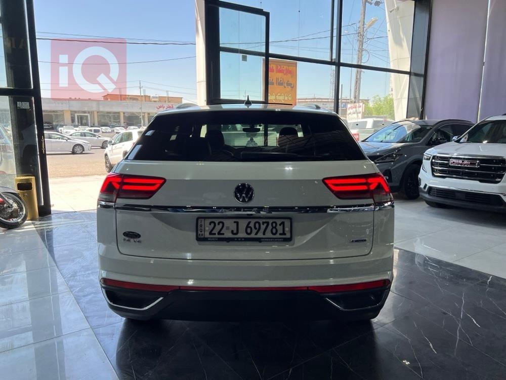 ڤۆڵکسواگن ئەتڵەس کرۆس سپۆرت